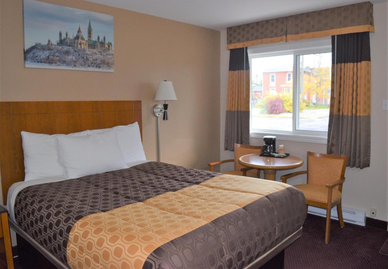 Knights Inn Arnprior Luaran gambar